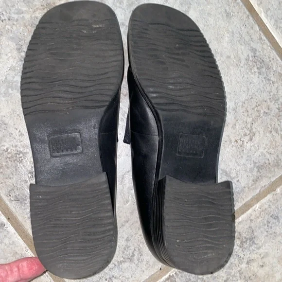 🌹4/$20 Black loafers - Picture 6 of 8